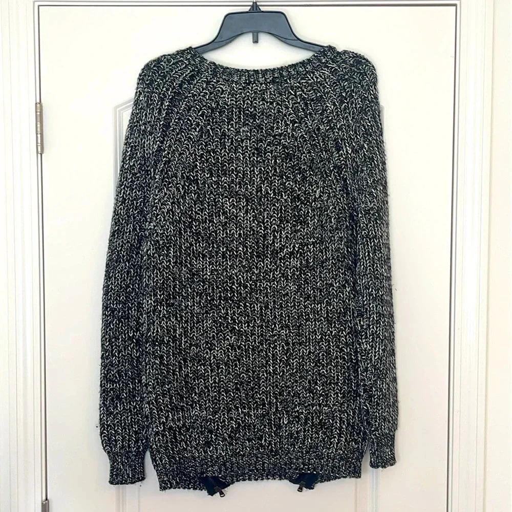 Forever 21 Sweater Womens Small Black White With Front Zippers - Picture 2 of 4